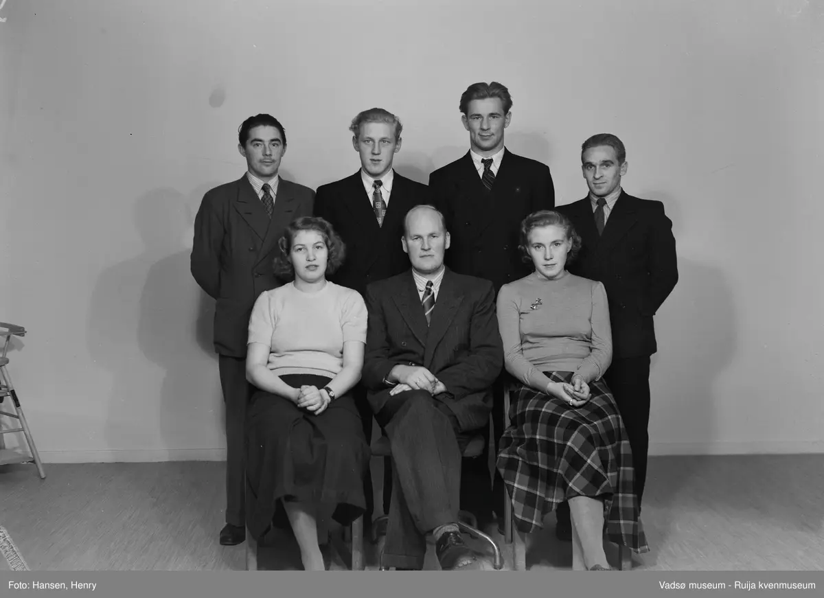 Vadsø 1950. Idrettslaget Norilds styre. 
Øverst fra venstre; 1.Ivar Marki, 2.Rudolf Vara, 3.Arne Pedersen, 4.Jon Fossbakk,
Nederst fra venstre; 5 Arnhild Zahl Henriksen, 6.Erling Meggelæ, 7.Agnes Hildonen Christensen.