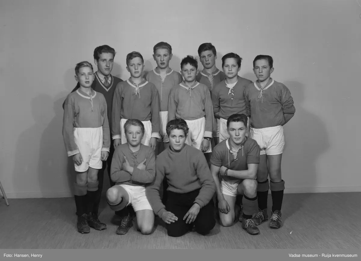 Vadsø 1950. Norilds guttelag - kretsmestere i 1950.
Øverst fra venstre  1.Torbjørn Rutledal, 2. Leif Dahl, 3.Gunnar Methi,  4.Bjarne Pedersen, 5.Svein Holsbø, 6.Frants Dallavara, 7.Arne Wahlmann, 8.Birger Lakkala, 9.Jarl Methi, 10.Sigurd Hurti, 11.Arild Basma.