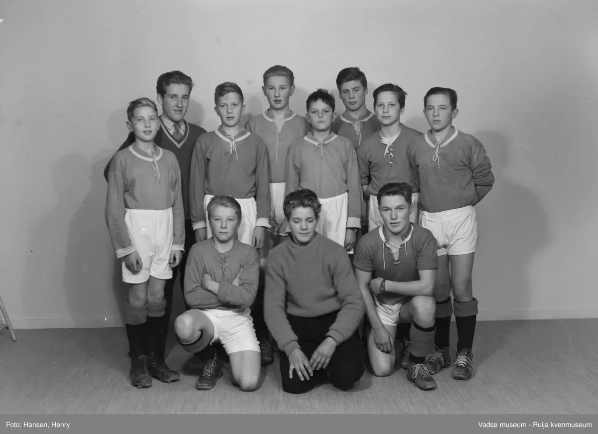 Vadsø. Idrettslaget Norilds guttelag - kretsmestere i 1950.
Øverst fra venstre  1.Torbjørn Rutledal, 2. Leif Dahl, 3.Gunnar Methi,  4.Bjarne Pedersen, 5.Svein Holsbø, 6.Frants Dallavara, 7.Arne Wahlmann, 8.Birger Lakkala, 9.Jarl Methi, 10.Sigurd Hurti, og 11.Arild Basma.