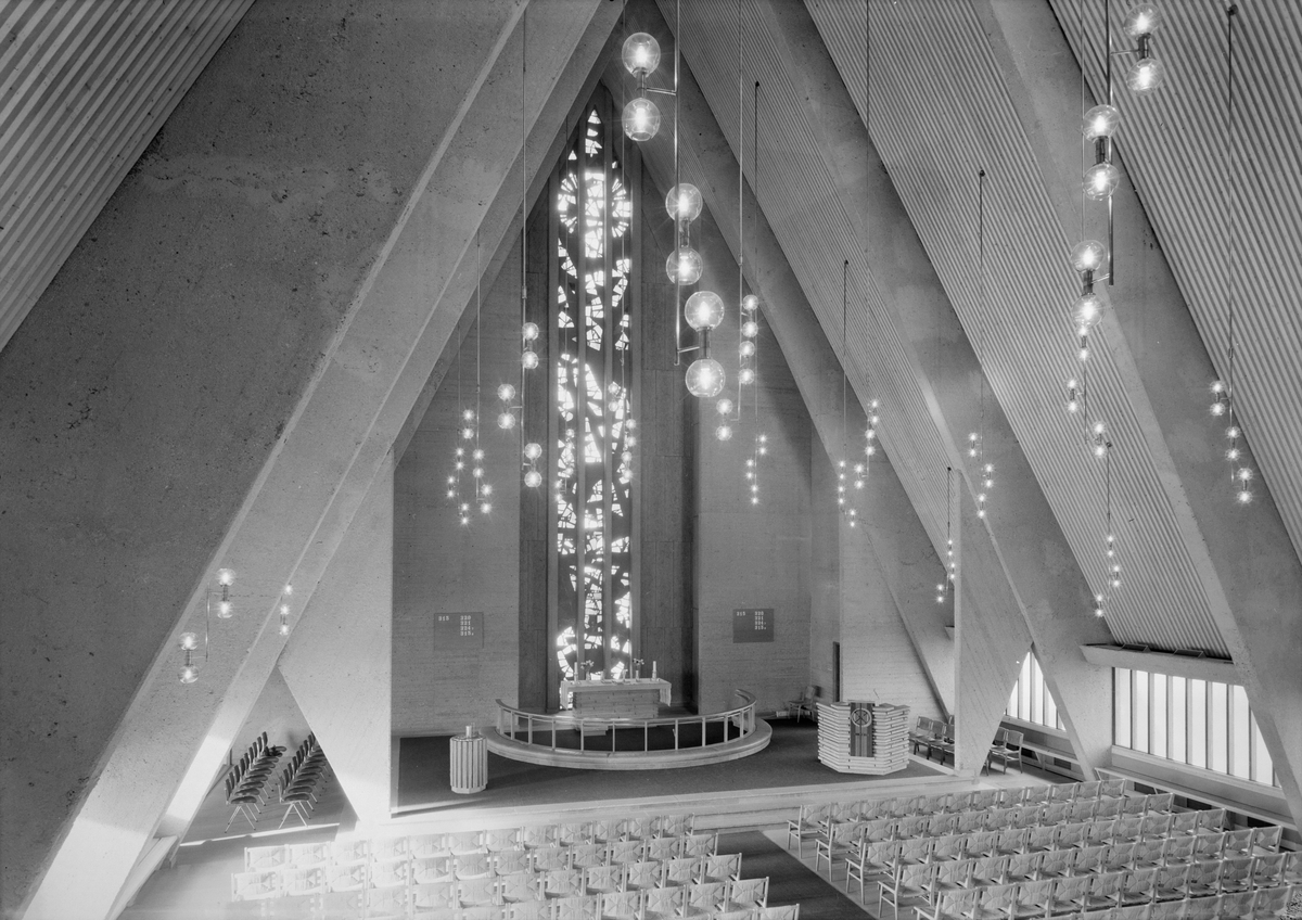 Arkitekturfoto av Manglerud kirke.