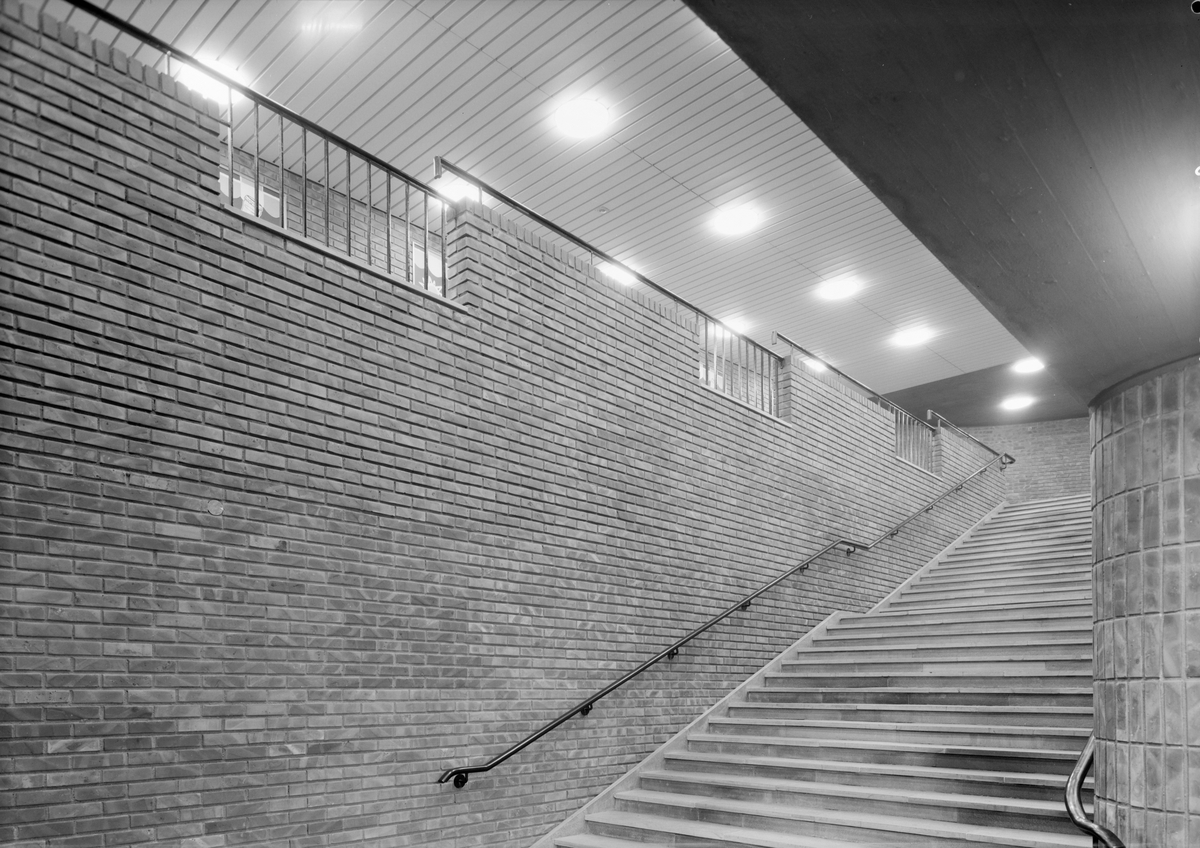 Tunnelbanen Tøyen st., Helsfyr st., Ensjø st.