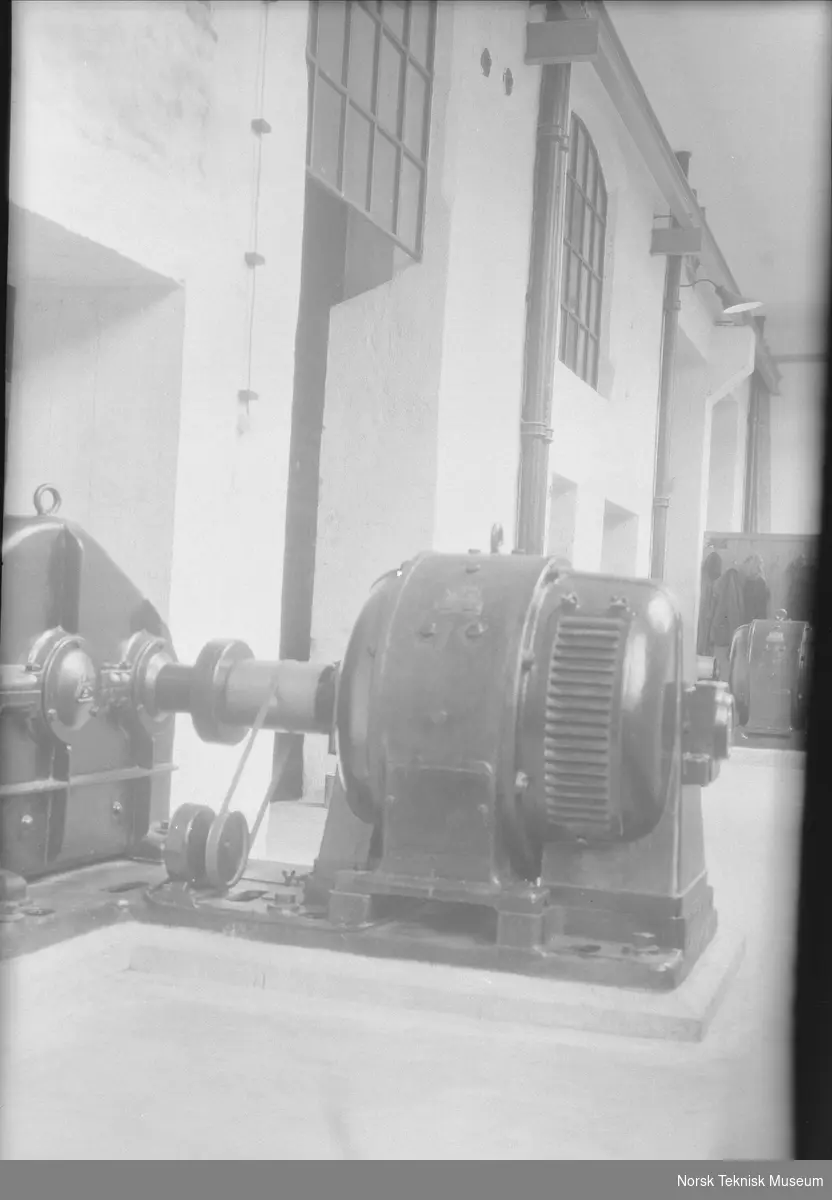 Motor for første tørkeparti, papirmaskiner Embretfos Fabrikker