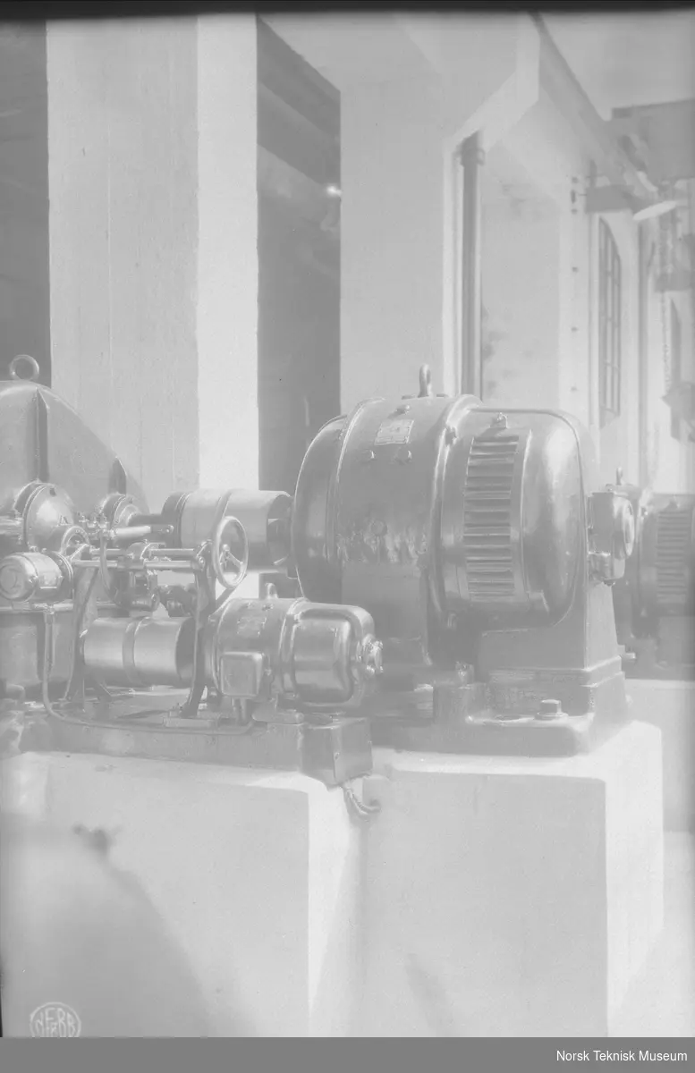 Motor til papirmaskin for første pressing av papir, Embretfos Fabrikker