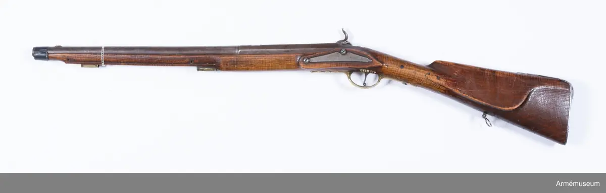 Grupp E II.
Gevär med flintlås ändrat till slaglås. På låsblecket "Heinrich Kapel Copenhagen".