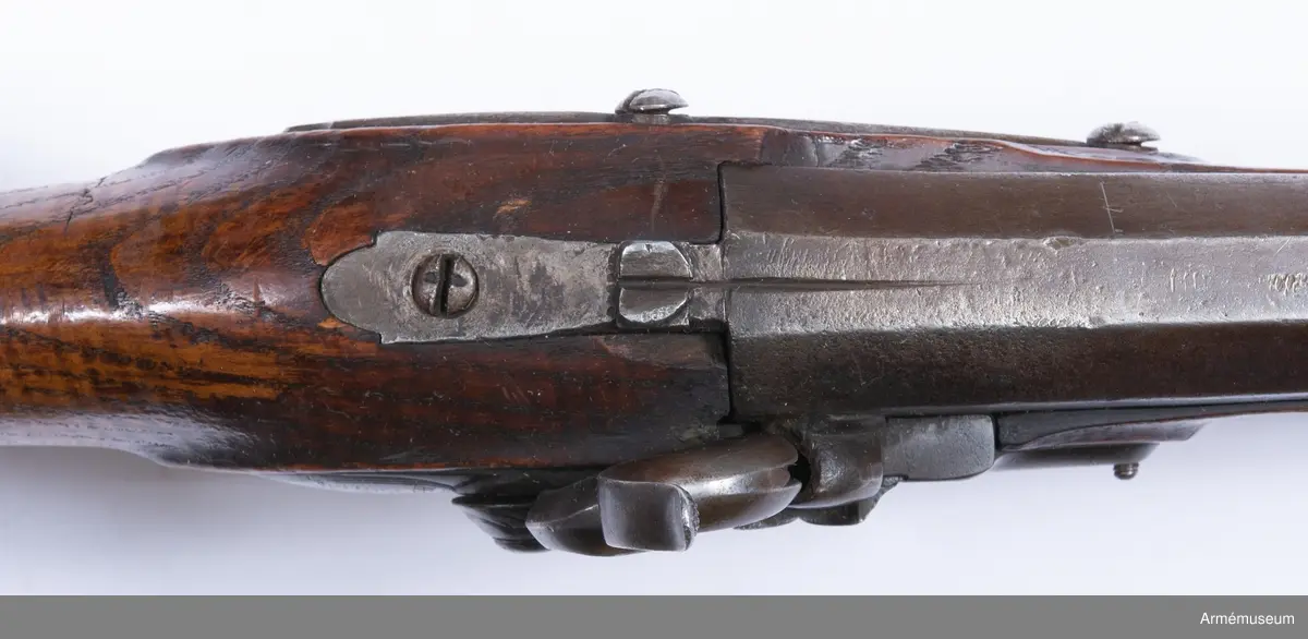 Grupp E II.
Gevär med flintlås ändrat till slaglås. På låsblecket "Heinrich Kapel Copenhagen".