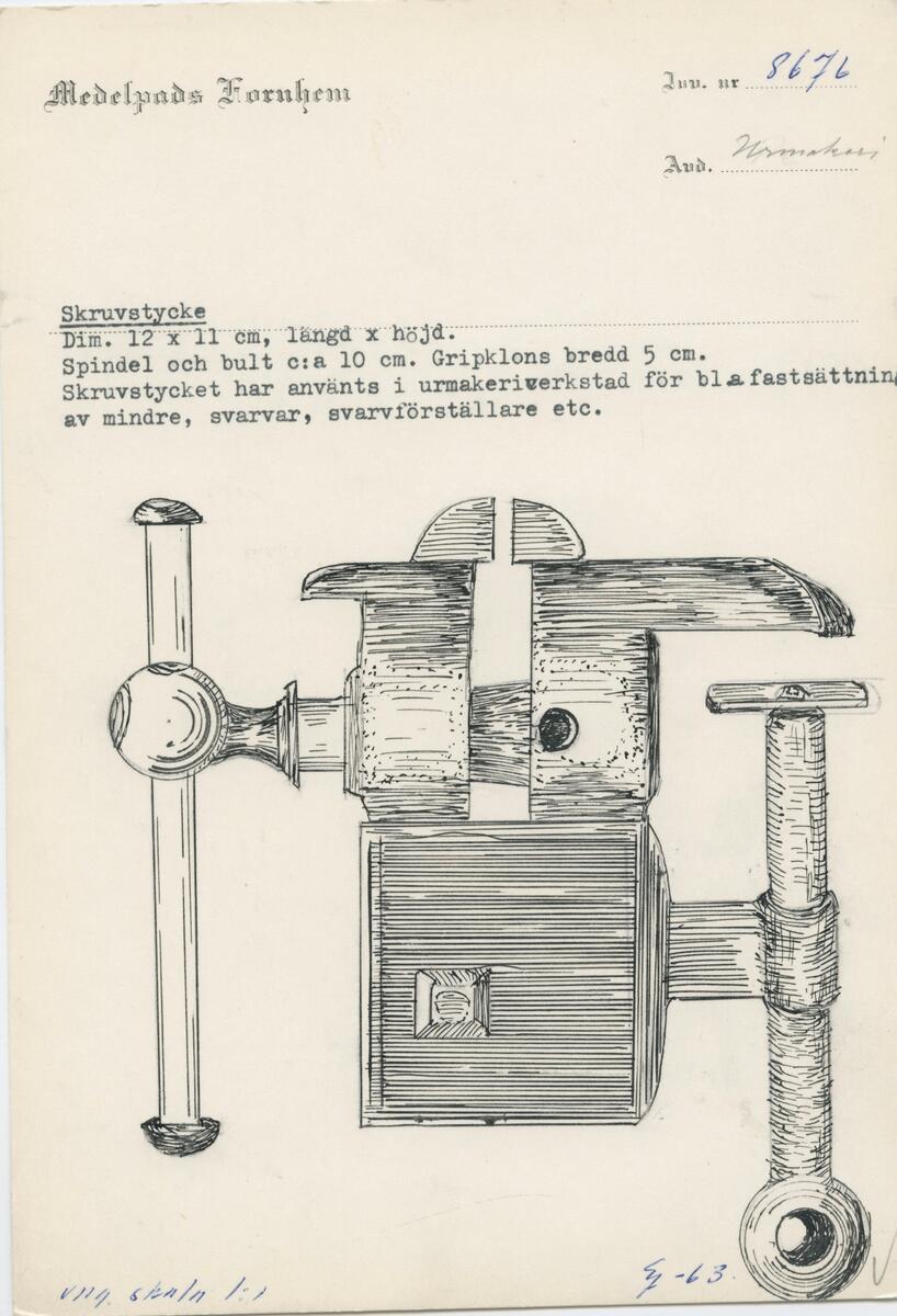 "Skruvstycke." Fyndort: "O Reinholdsson Urmakeri, Vivsta." Gåva av: "Urmakeriet, Timrå Köping." (liggaren)

"Skruvstycke: Har använts som fasthållare i urmakeri." (inv.prot.)