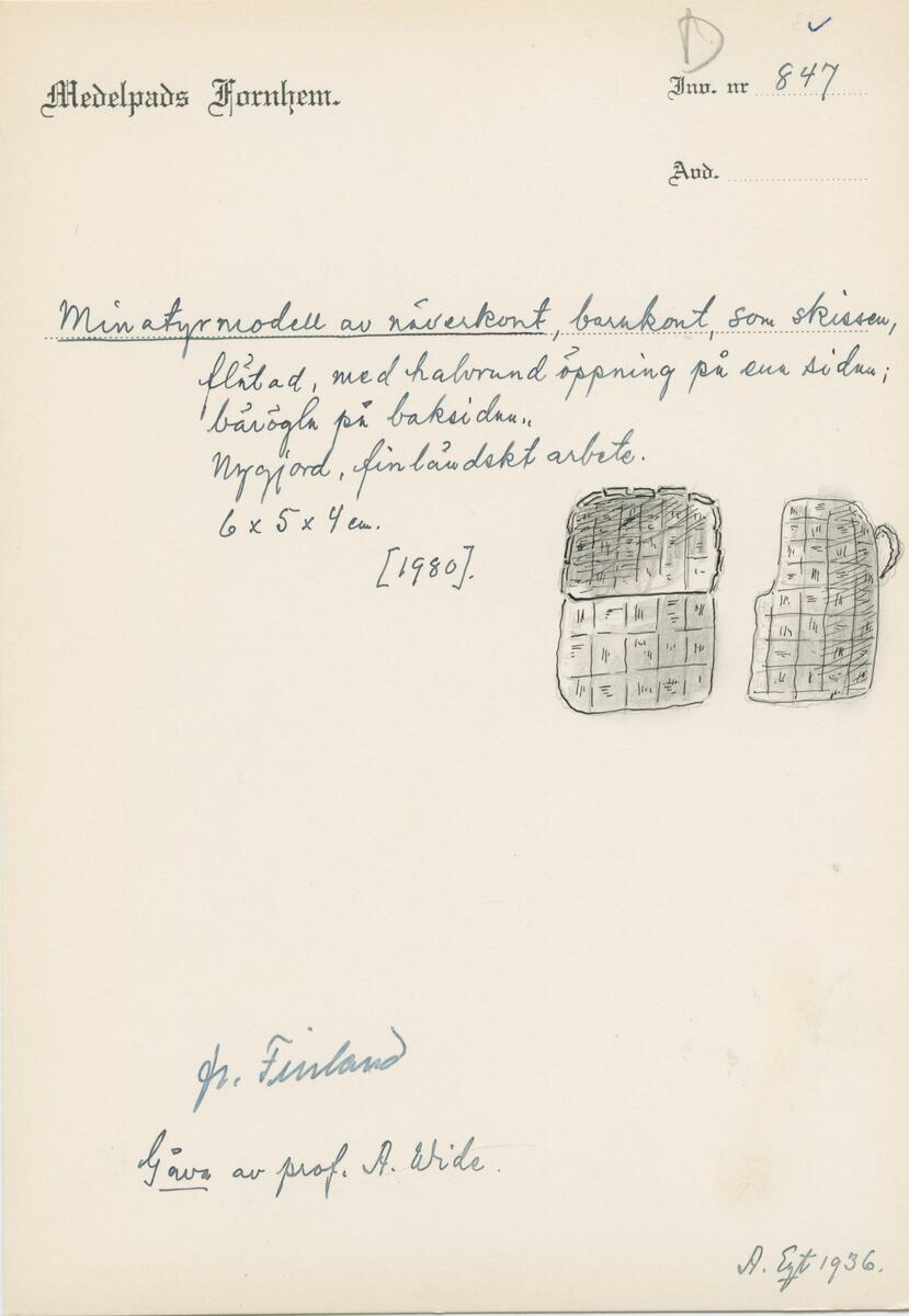 Inv.bok II: Nr 1980. Nytt nr 847. Finskt modernt arbete. Gåva av professor A Wide. Genom Y Jansson, Stockholm. Arbeten delvis utförda efter äldre finska mönster.