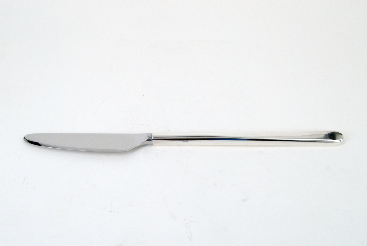 Silverbestick; kniv.