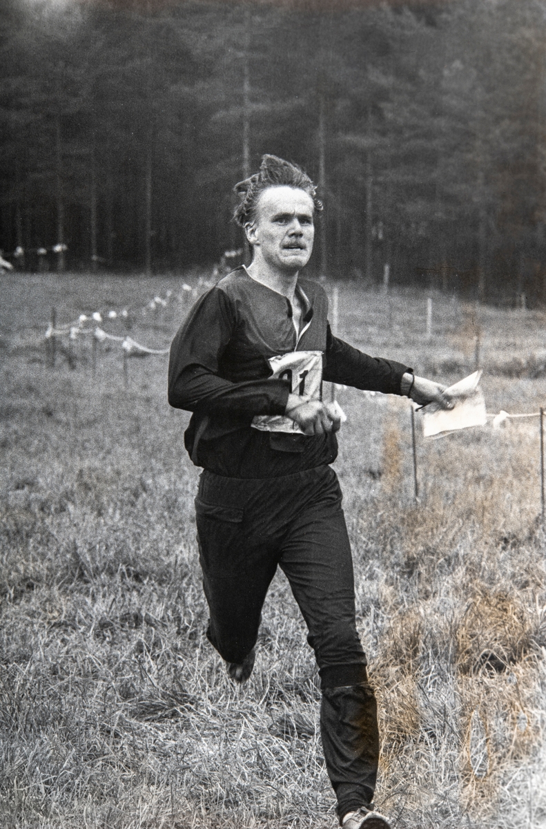 Sigurd Dæhli i full spurt mot mål i Joensuu i Finland i 1977, og blir Nordisk Mester i orienteringsløp. O-løp.