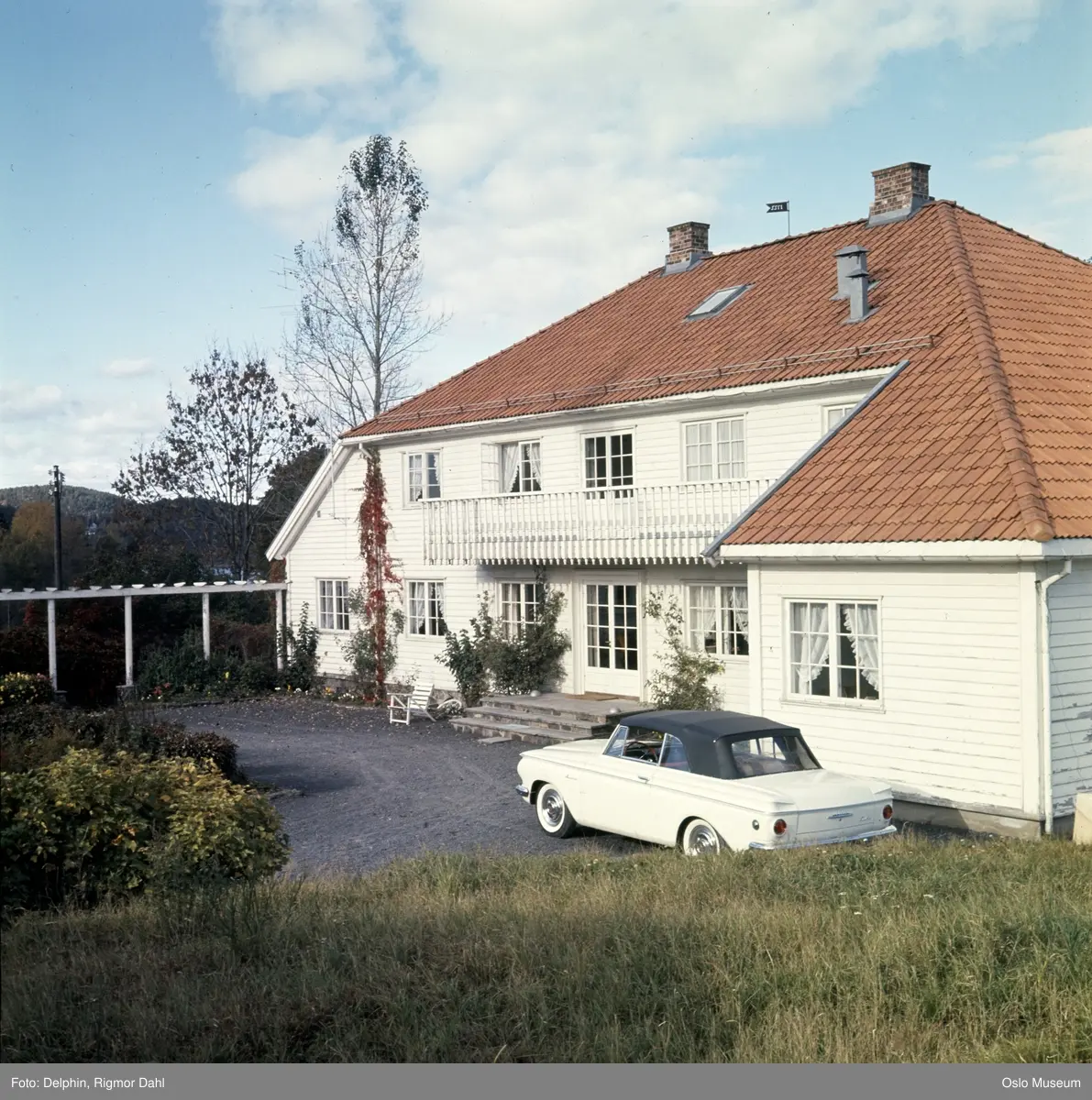 gård, bolighus, gårdsplass, bil