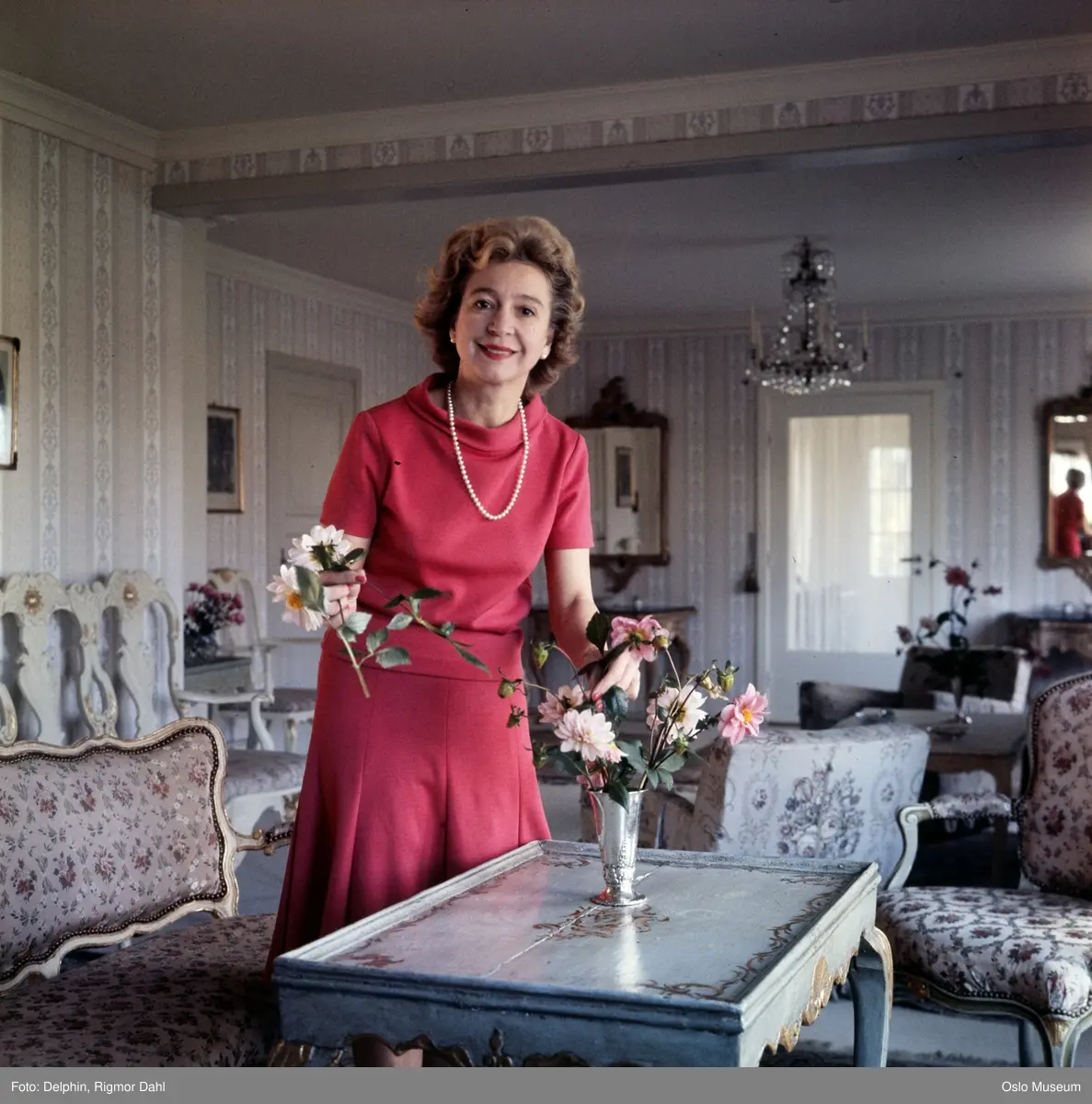 gård, bolighus, interiør, stue, kvinne, skuespiller, blomstervase