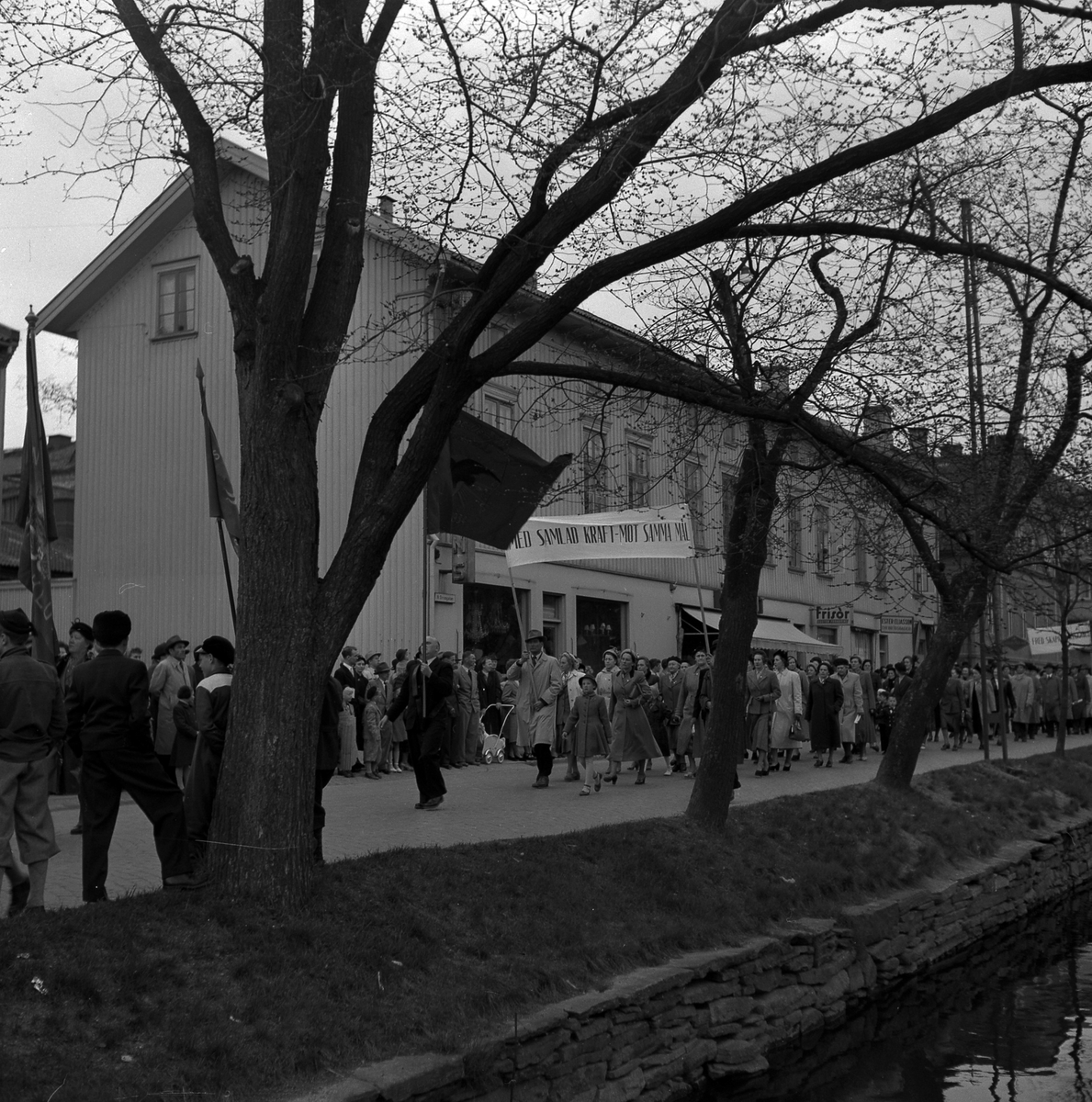1 maj 1952. Norra Strömgatan, kv Kronan