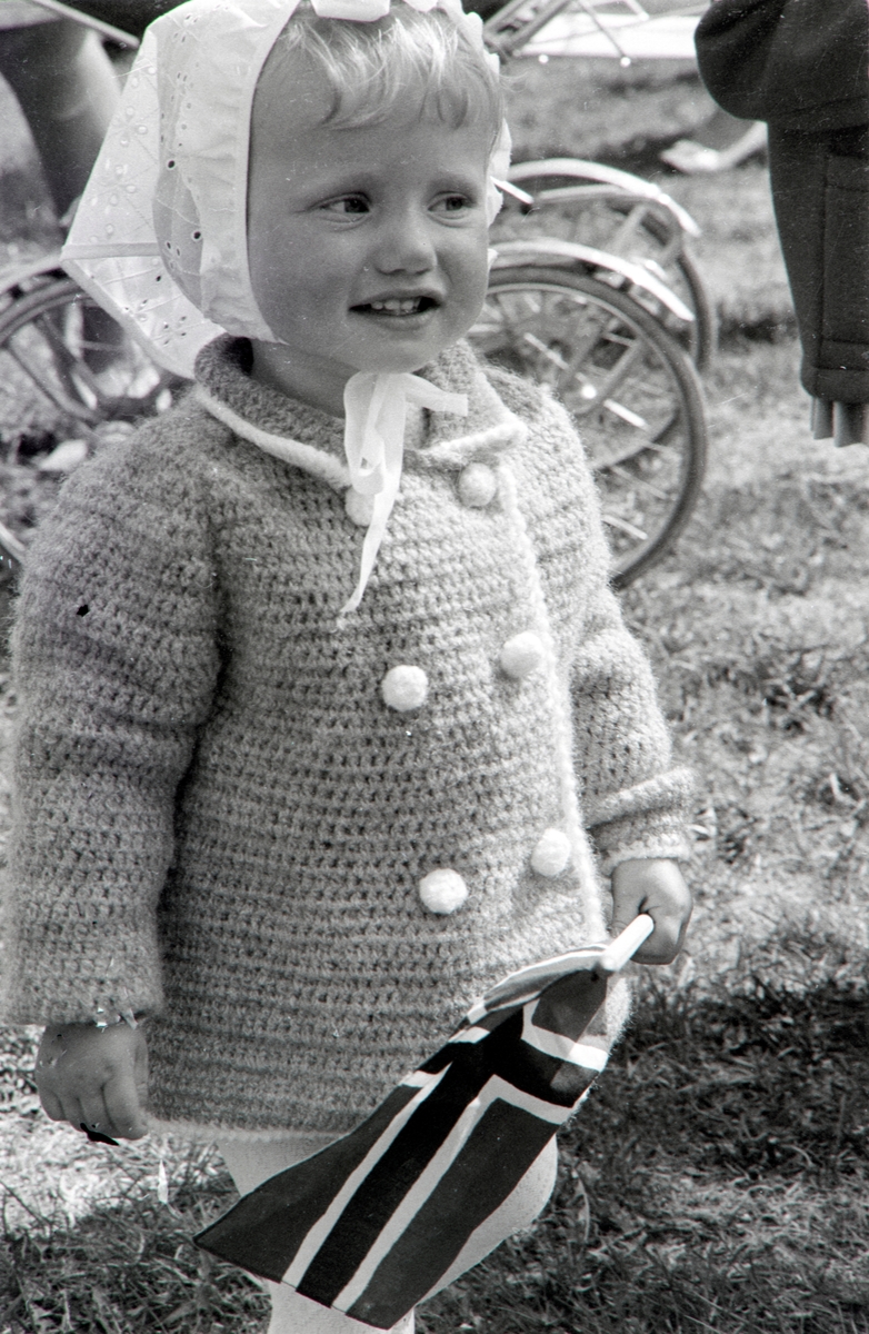 17. Mai feiring i Løten.
Ukjent jenteunge. 