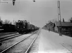 Floby station. Flyttad 1867 från Gerarp i Sörby, men behöll namnet Sörby tills 1912. Huset med gaveln mot perrongen var det gamla stationshuset från Gerarp som här blev stinsbostad. Det 