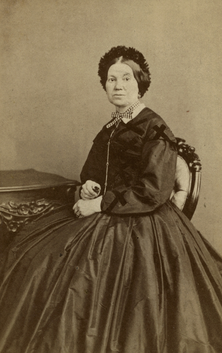 Lovisa Ulmgren, född Behmer, förmodligen dotter till Magnus Behmer (1775-1855) som var rådman och källarmästare i Örebro.