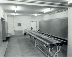 Interiøret i Grefsen vognhall. Bildeserien viser kantine, sk