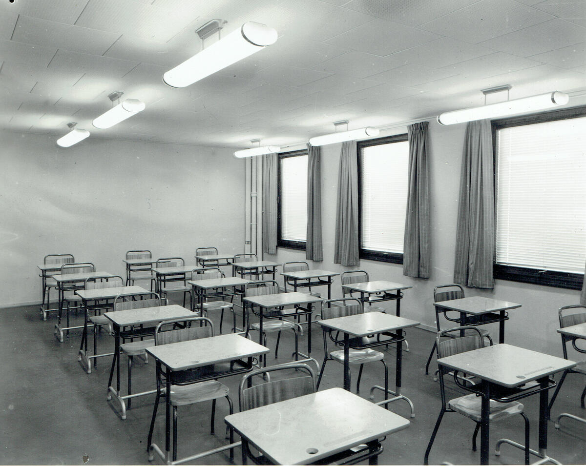 Interiøret i Grefsen vognhall. Bildeserien viser kantine, skolesal, spisesal og vaskerom for arbeiderne