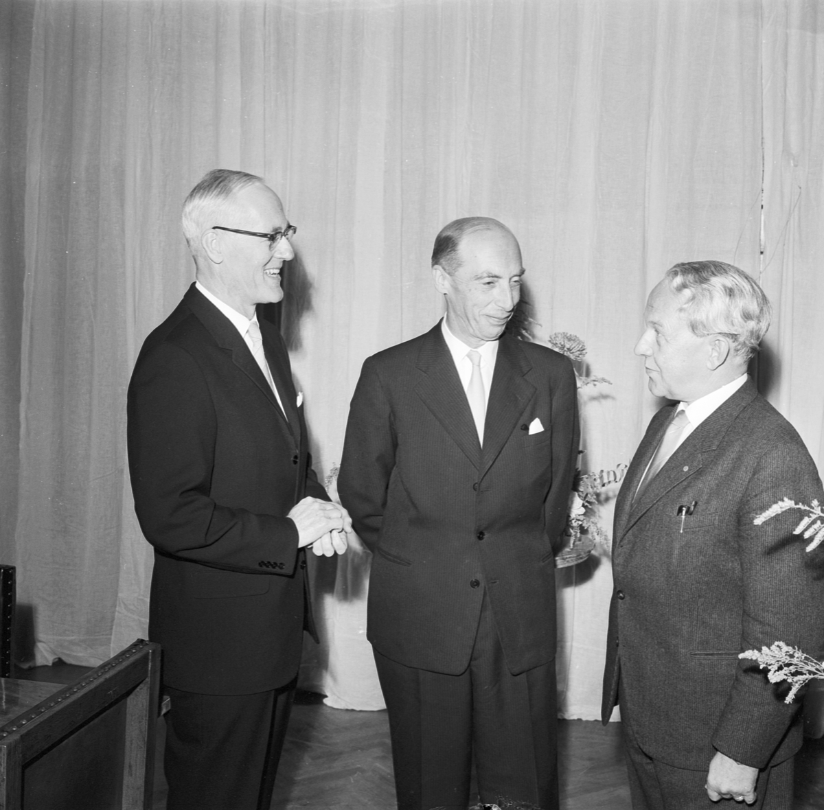 Inspektorsskifte på Norrlands nation, från Gunnar Blix till Carl-Martin Edsman. Till höger kulturhistorikern och publicisten Gustaf Näsström.