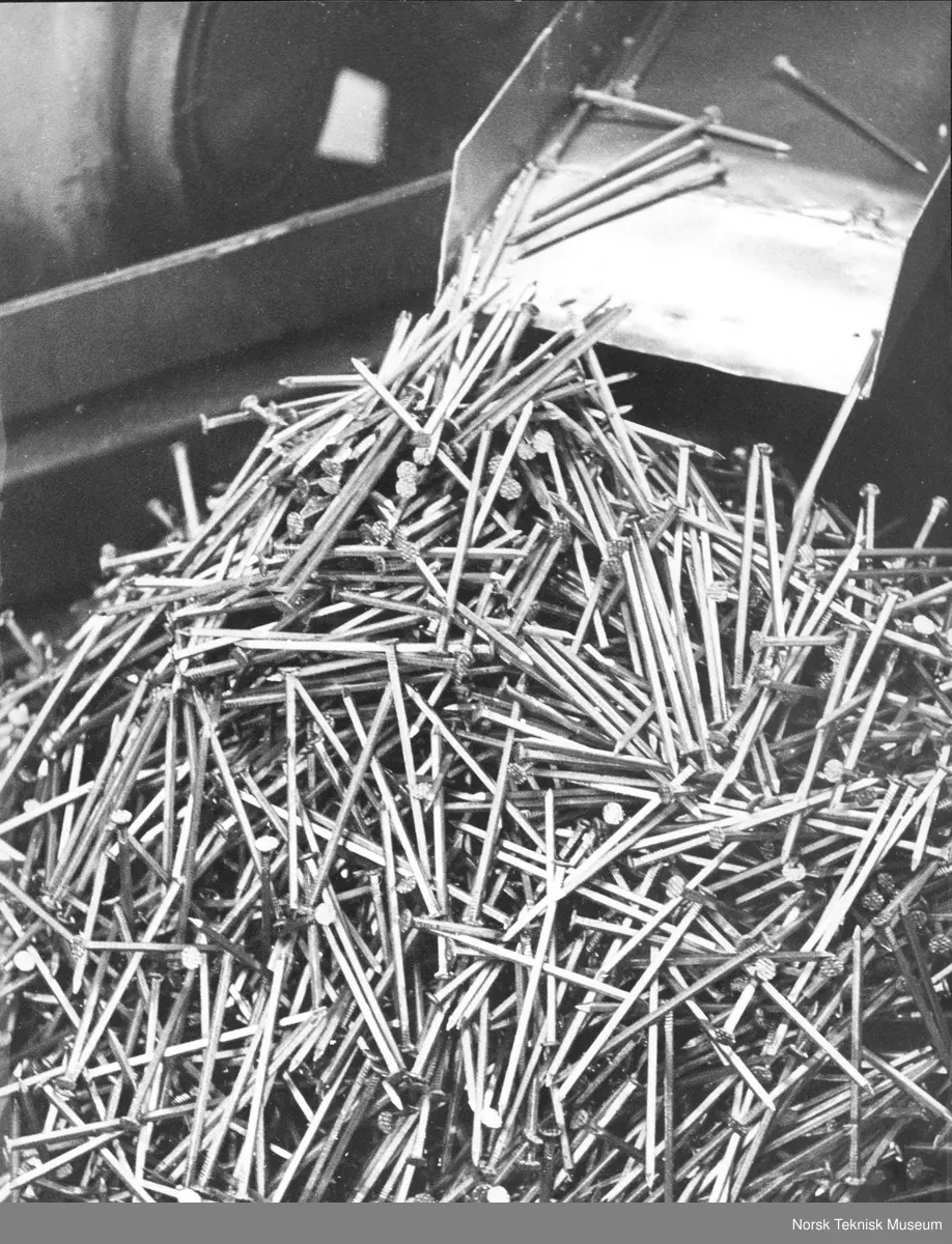 Klippspiker fra Spikerfabrikken, Christiania Spigerverk, ca 1960