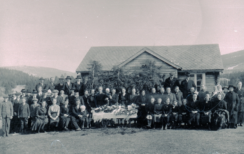 Gravferd etter Aron Andersen, Lo i Vestre Slidre.