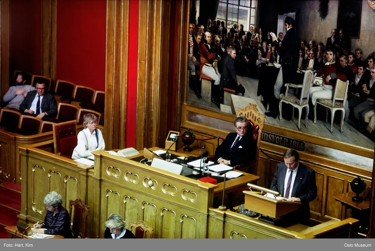 Stortingsbygningen, interiør, Stortingssalen, talerstol, mennesker, stortingspresident, stortingsrepresentanter, maleri
