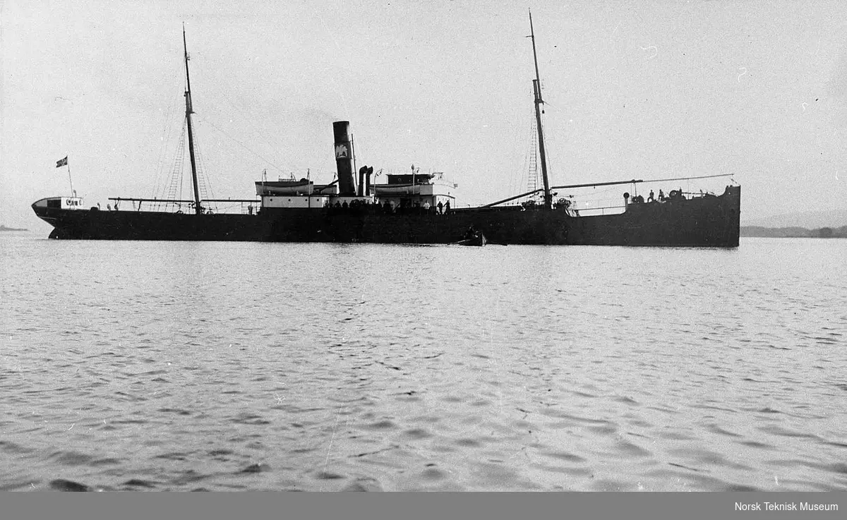 D/S Folsjø på Tromsø havn : telegrafidirektør Thomas Thomassen Heftyes (1860-1921) reise til Svalbard og Ingø i 1911