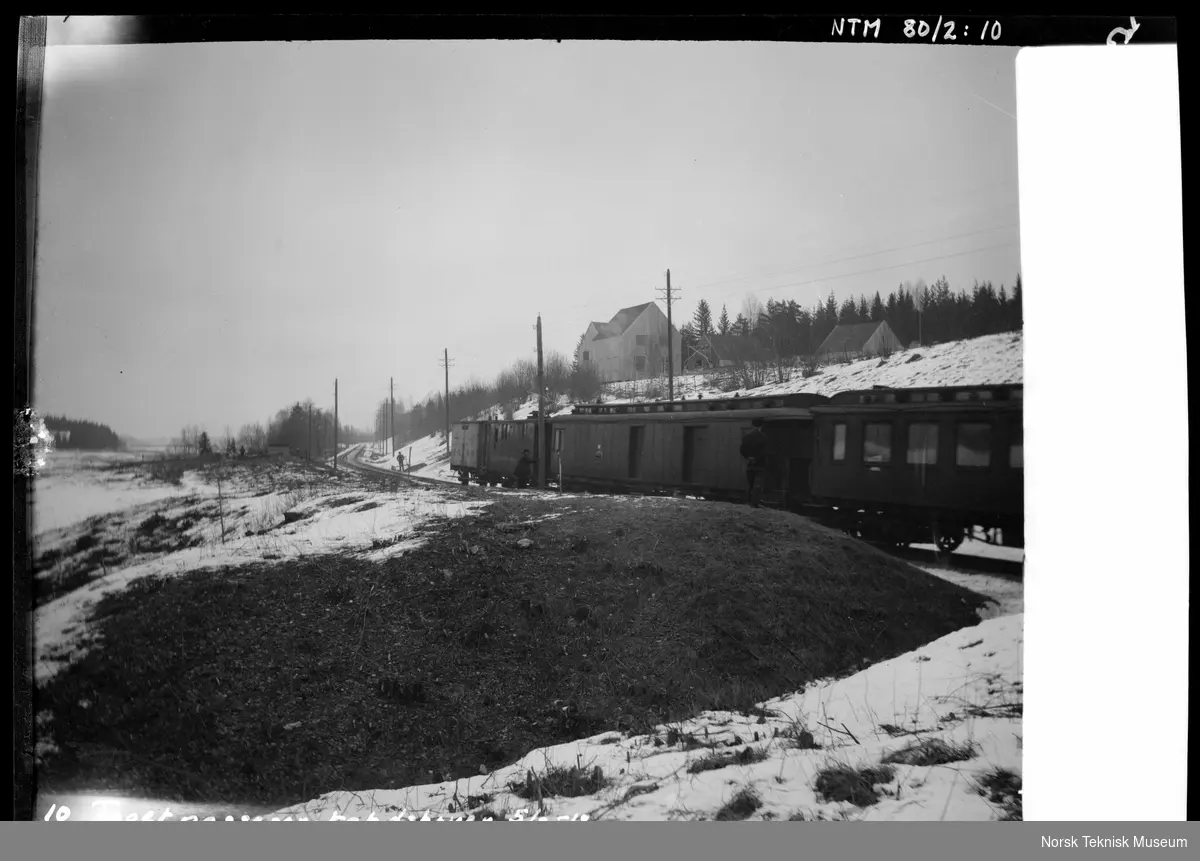 Tog  fotografert i forbindelse med utbyggingen av Raanaasfossen 1918-1930