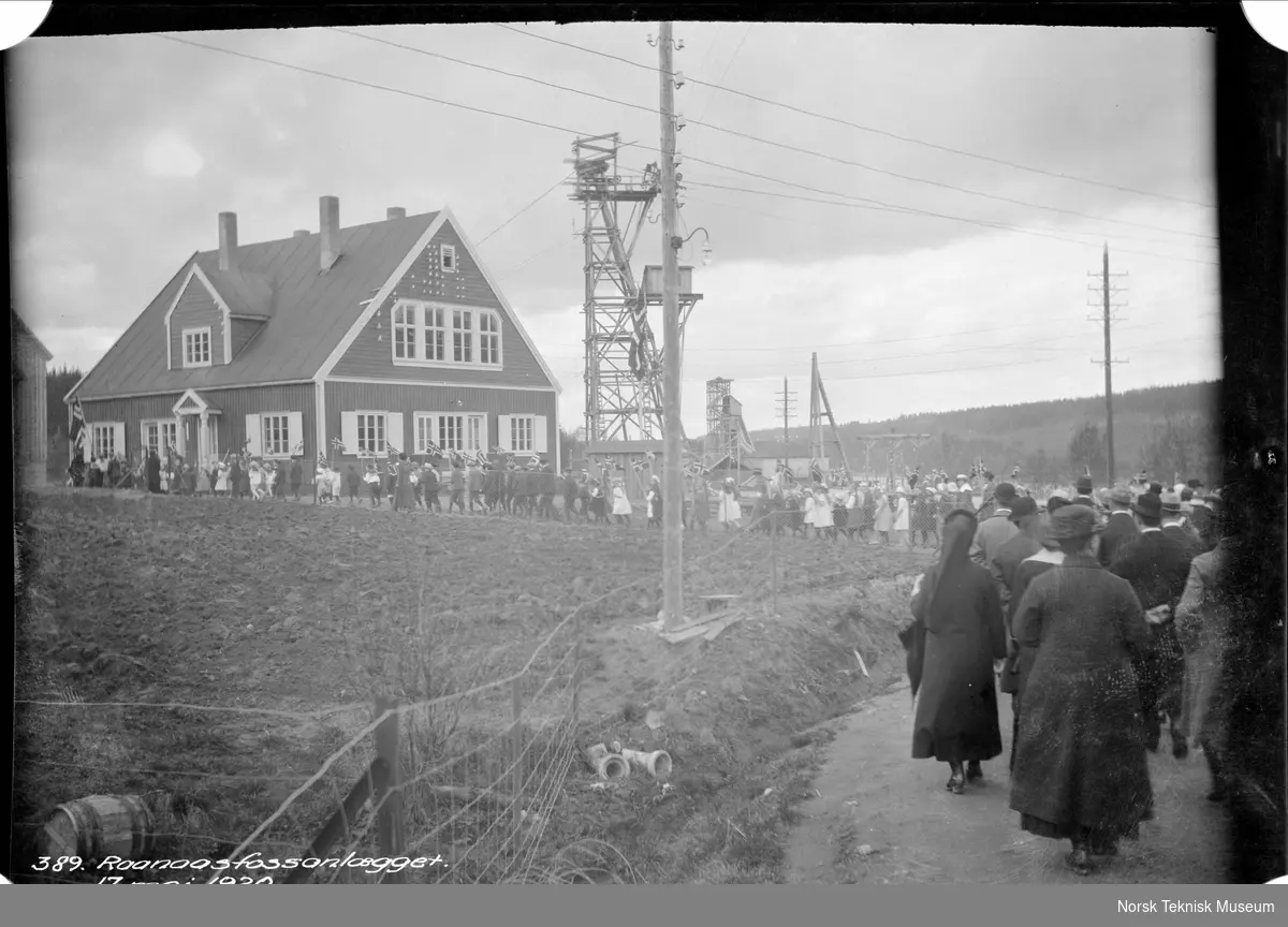 17. mai feiring på Rånåsfoss i 1920 under utbyggingen av Rånåsfossanlegget