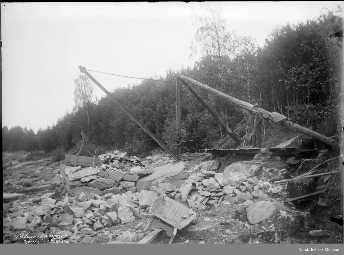 Bassengbrønn til Rånåsfoss kraftverk fotografert i forbindelse med utbyggingen av Raanaasfossen 1918-1930