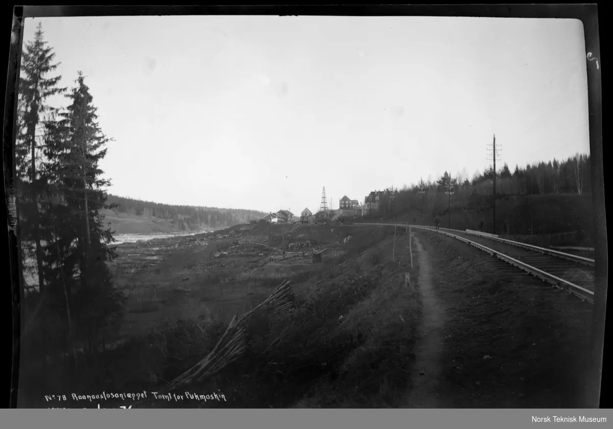 Tomt for pukkmaskin til Rånåsfoss kraftverk fotografert i forbindelse med utbyggingen av Raanaasfossen 1918-1930