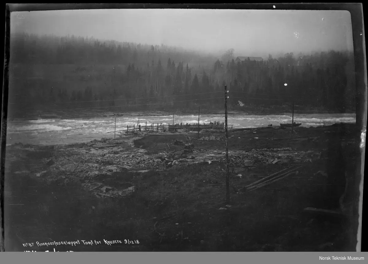 Tomt for knusere til Rånåsfoss kraftverk fotografert i forbindelse med utbyggingen av Raanaasfossen 1918-1930