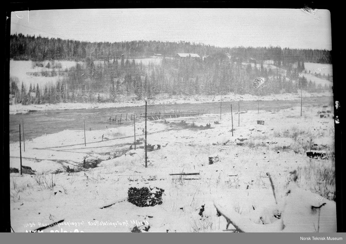 Kraftstasjonstomten til Rånåsfoss kraftverk fotografert i forbindelse med utbyggingen av Raanaasfossen 1918-1930