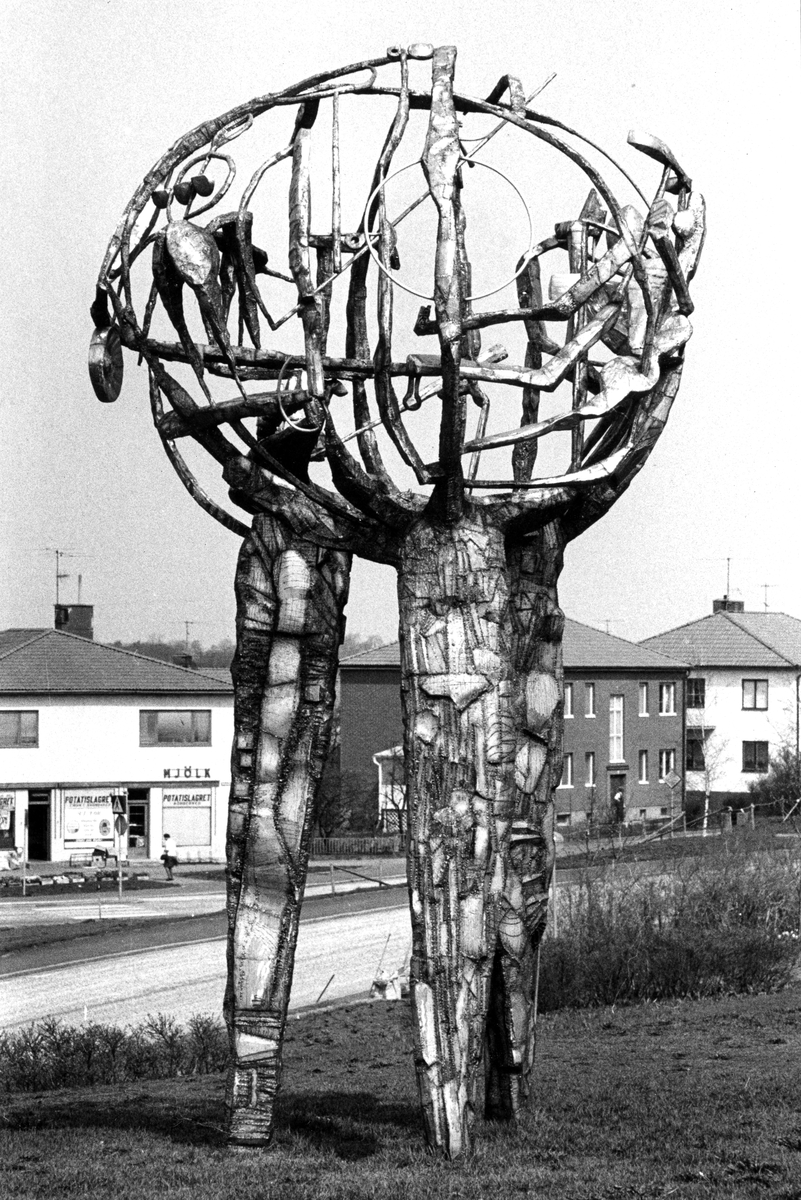 Skulpturen "Nerthus Moriens" vid Medborgarhuset.