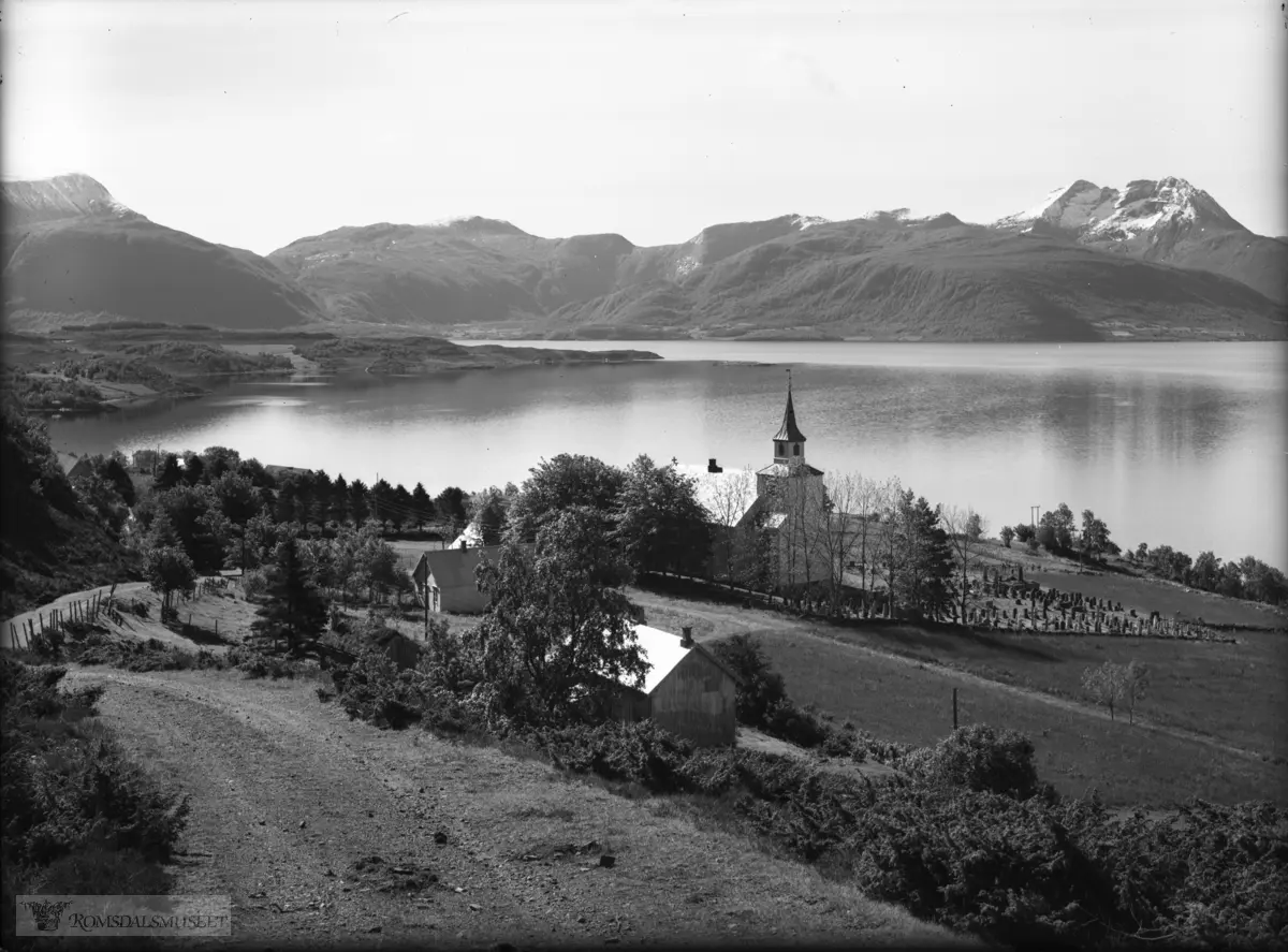 "Kornstad Kirke".Kornstad kirke er en langkirke i Averøy kommune. Kirken er bygd i tømmer, og ble innviet i 1871. Den har plass til 340 personer.