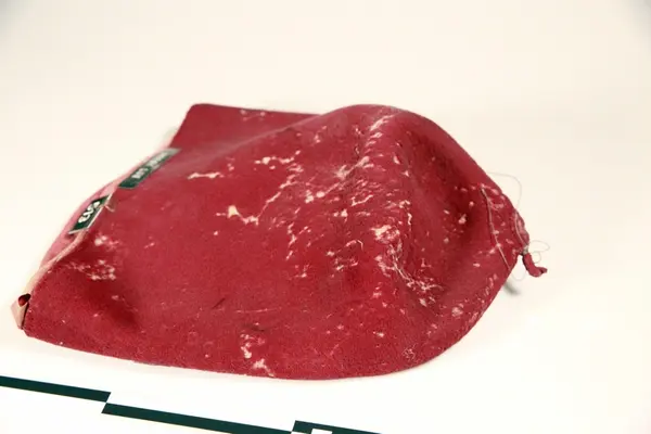 Grekerlue,  av rødt klede