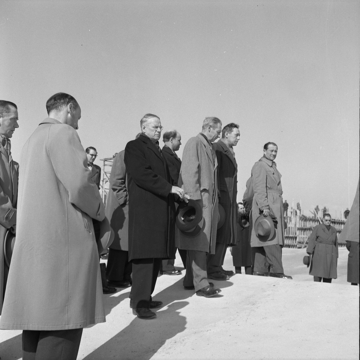 Ordfører John Aae heiser flagget på Pir II