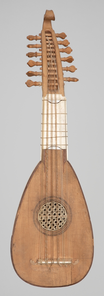 Milanesisk mandolin med 12 strenger.