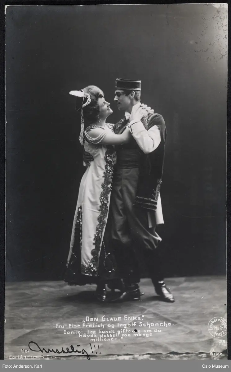 dobbeltportrett, kvinne, mann, skuespillere, sangere, rollebilde, "Den glade enke" på Nationaltheatret, dansende helfigur, kostymer