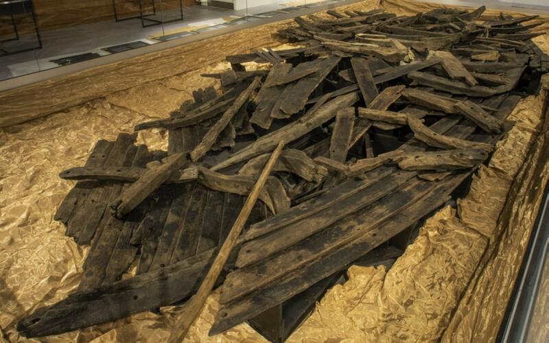 Et av de største skipene som ble funnet er stilt ut akkurat som det ble funnet, uten noen form for rekonstruksjon. Ligger i