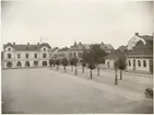 Stora torget, Kyrkogatan och Torggatan, Enköping, vy från söder, 1908.