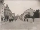 Kyrkogatan från Stora torget, Enköping, vy från sydväst, 1906.