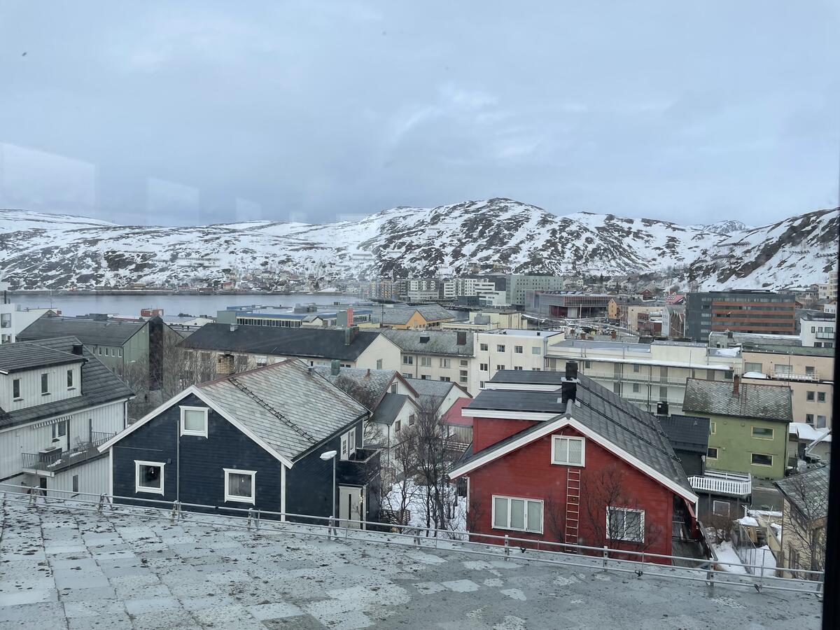 Gjenreisningshus sett fra tårnet i utstillingen