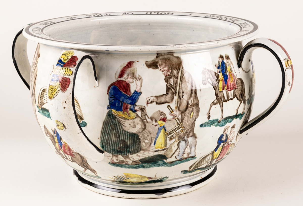 Nattkärl med 4 handtag, klickerade polykorma blommor och figurer, skämtsam inskrift: Rise friends rise, rise and piss, you hold of them handles, I hold of this".