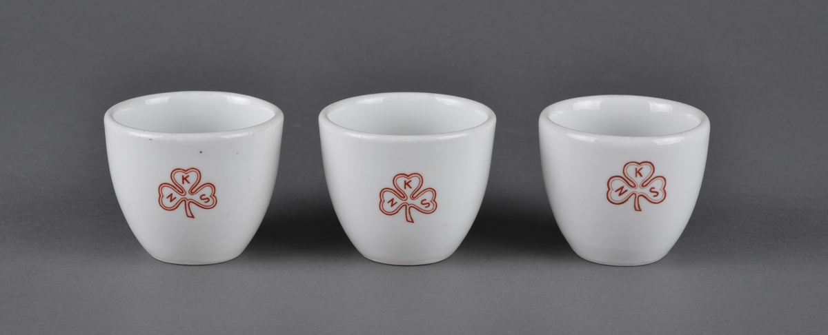 Kaffekopp med logo (NKS). 
Brukt ved kaffeservering i foreningen NKS (Norske Kvinners Sanitetsforening) på Asmundvåg
