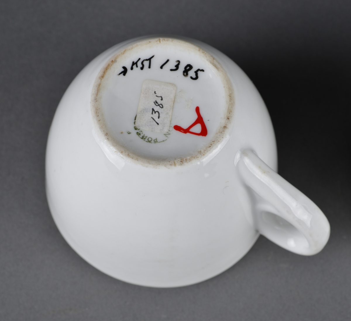 Kaffekopp med logo (NKS). 
Brukt ved kaffeservering i foreningen NKS (Norske Kvinners Sanitetsforening) på Asmundvåg