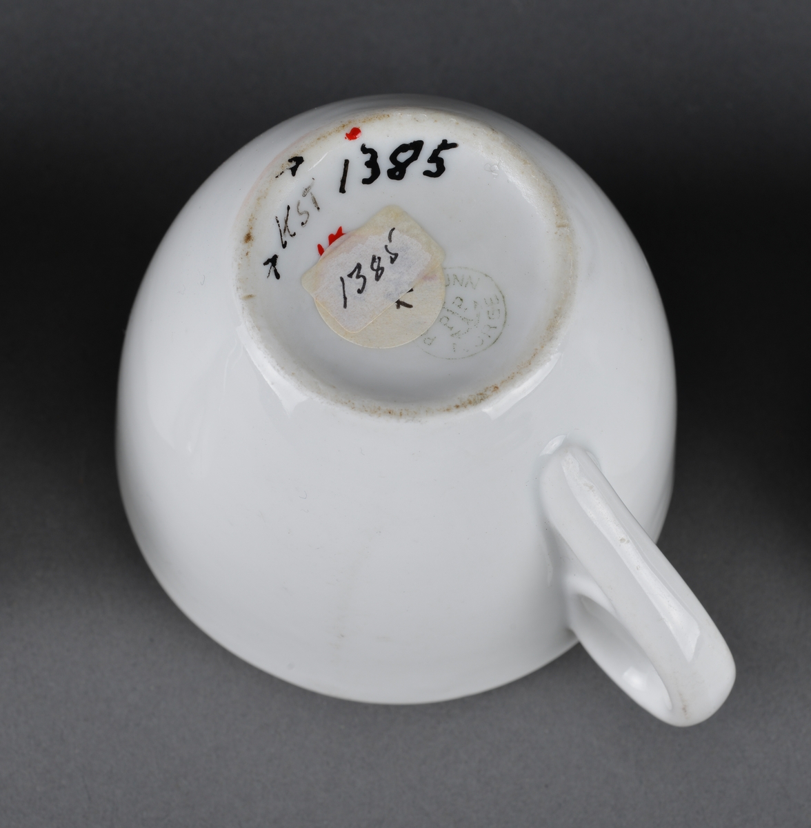 Kaffekopp med logo (NKS). 
Brukt ved kaffeservering i foreningen NKS (Norske Kvinners Sanitetsforening) på Asmundvåg
