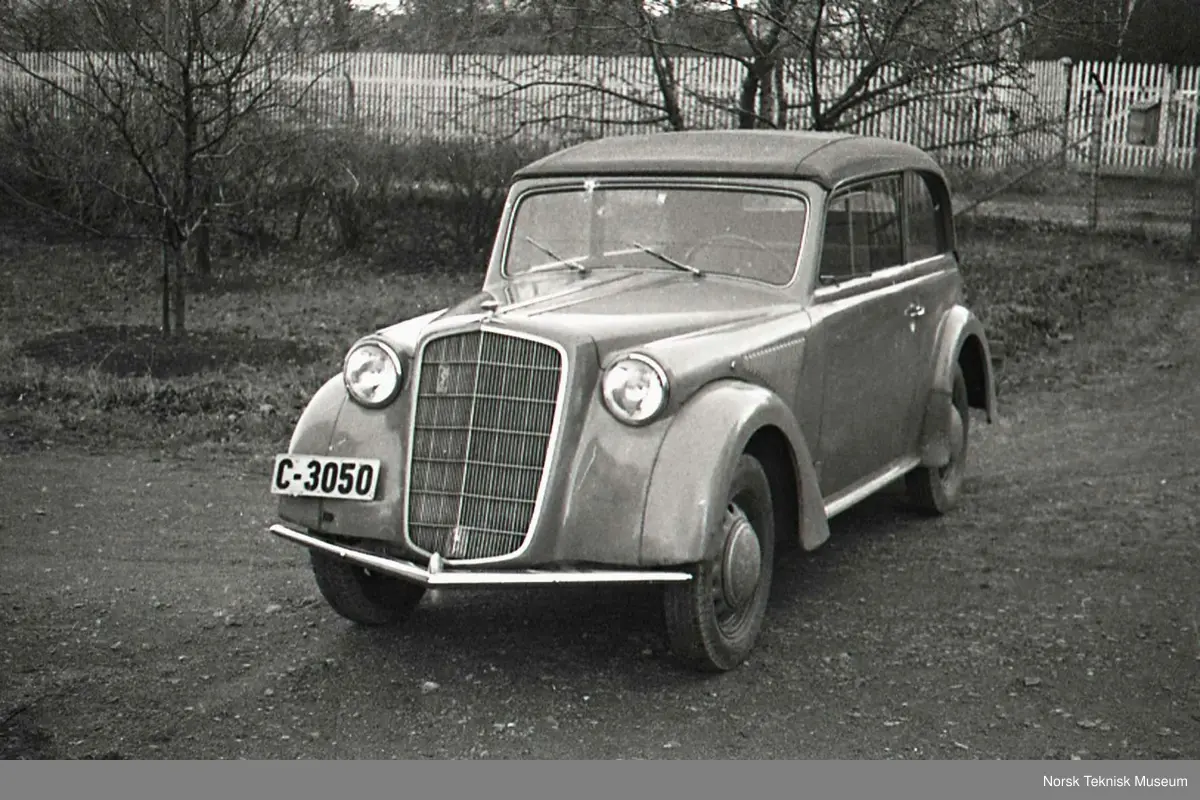 Opel Olympia, 1936 modell,  Hans Halvorsens bil, Hasleveien 42, våren 1940