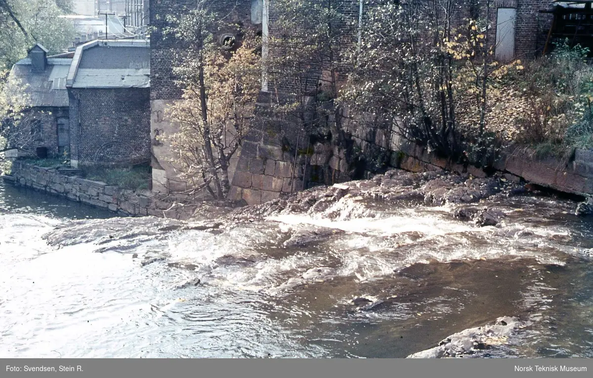 Fabrikkbygninger ved Akerselva, Hjula Veveri, omkring 1973