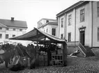 Samer på torget i Härnösand.