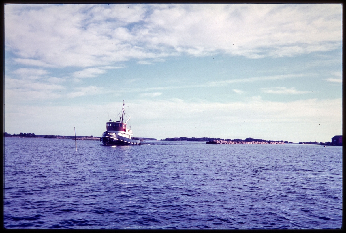 Bogserbåten Wargön vid Aspholmen, Lurö skärgård